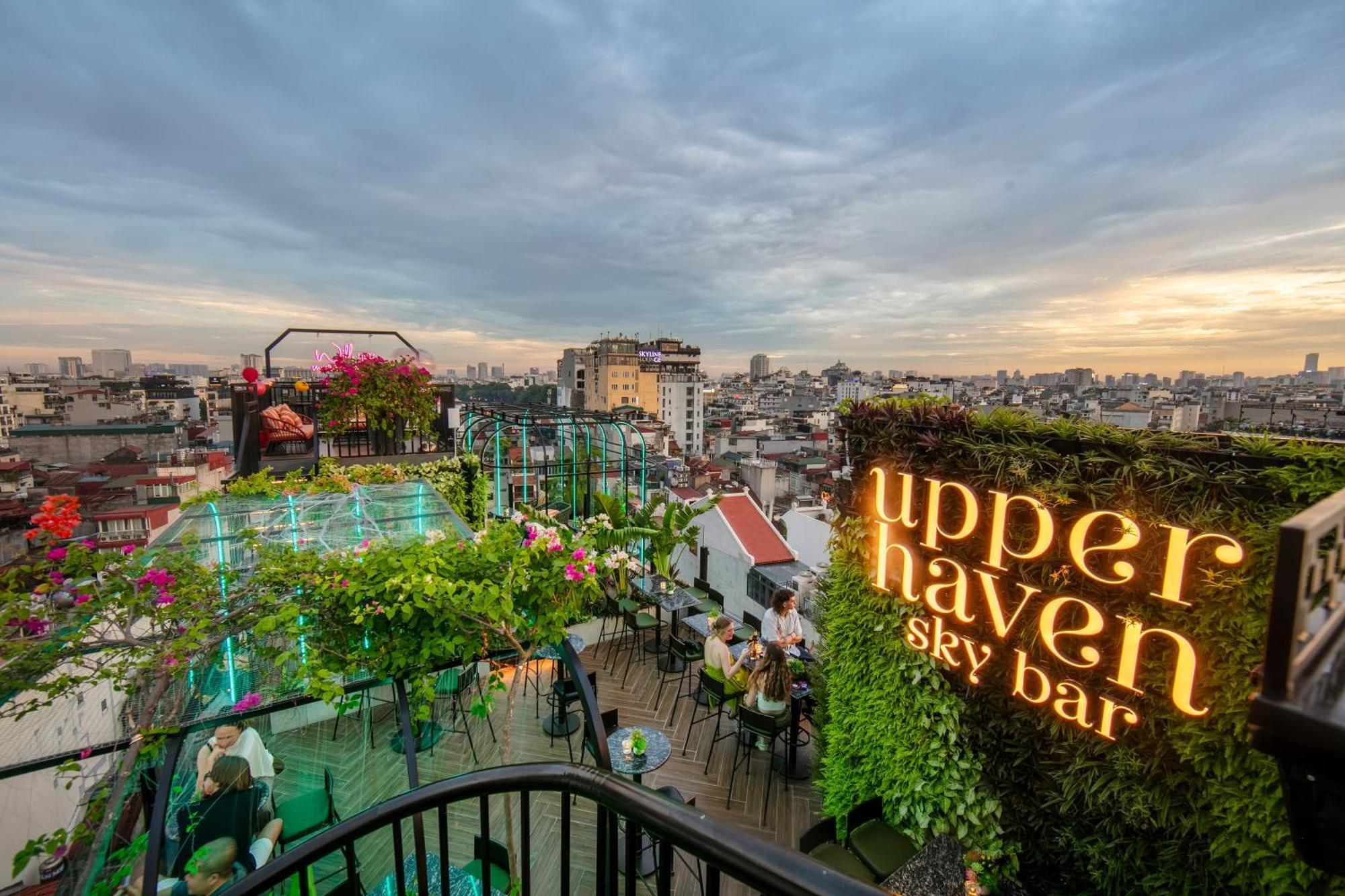May De Ville Crown Hotel Ханой Экстерьер фото Upper Haven Sky Bar