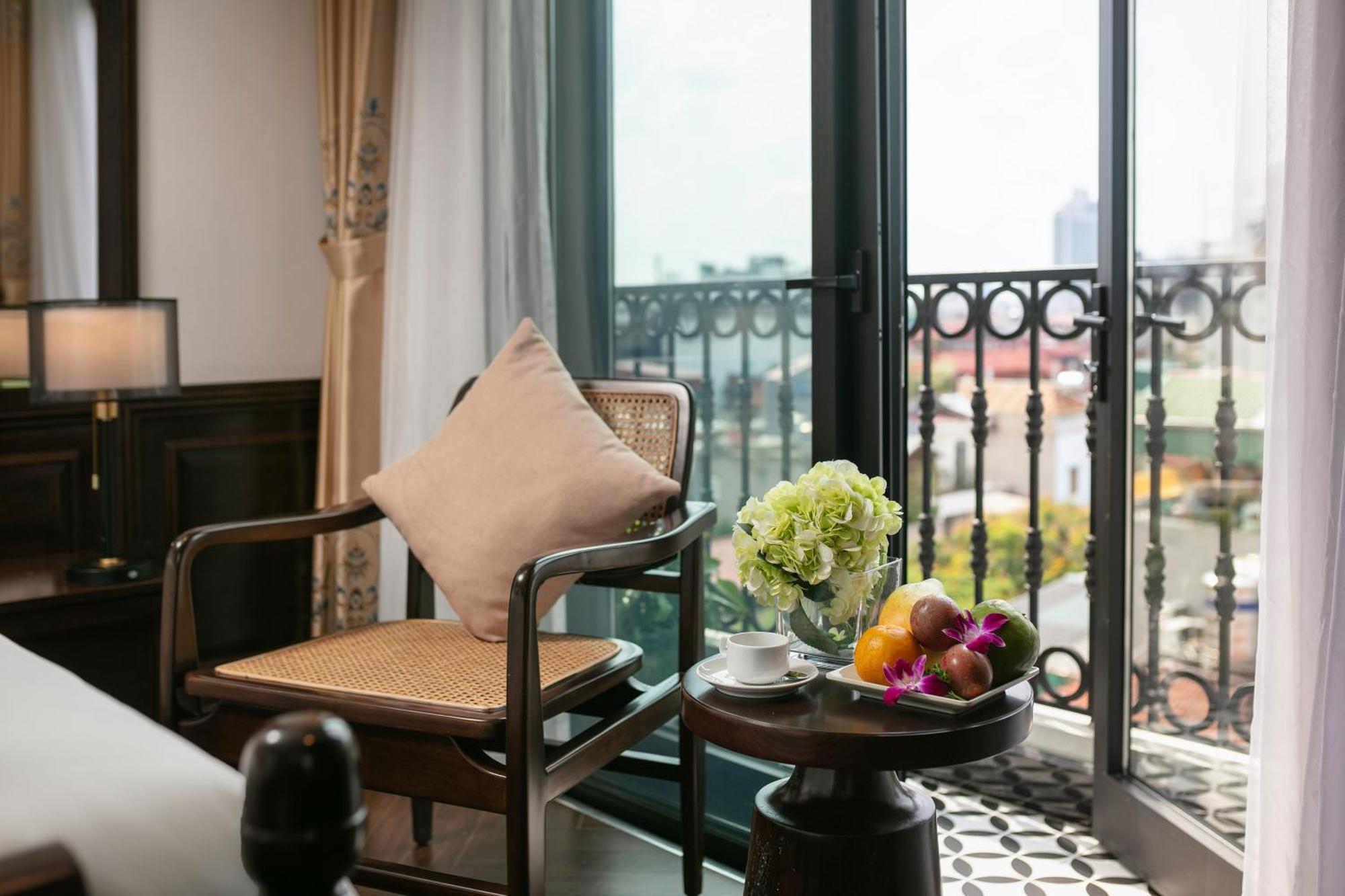 May De Ville Crown Hotel Ханой Экстерьер фото Deluxe Suite