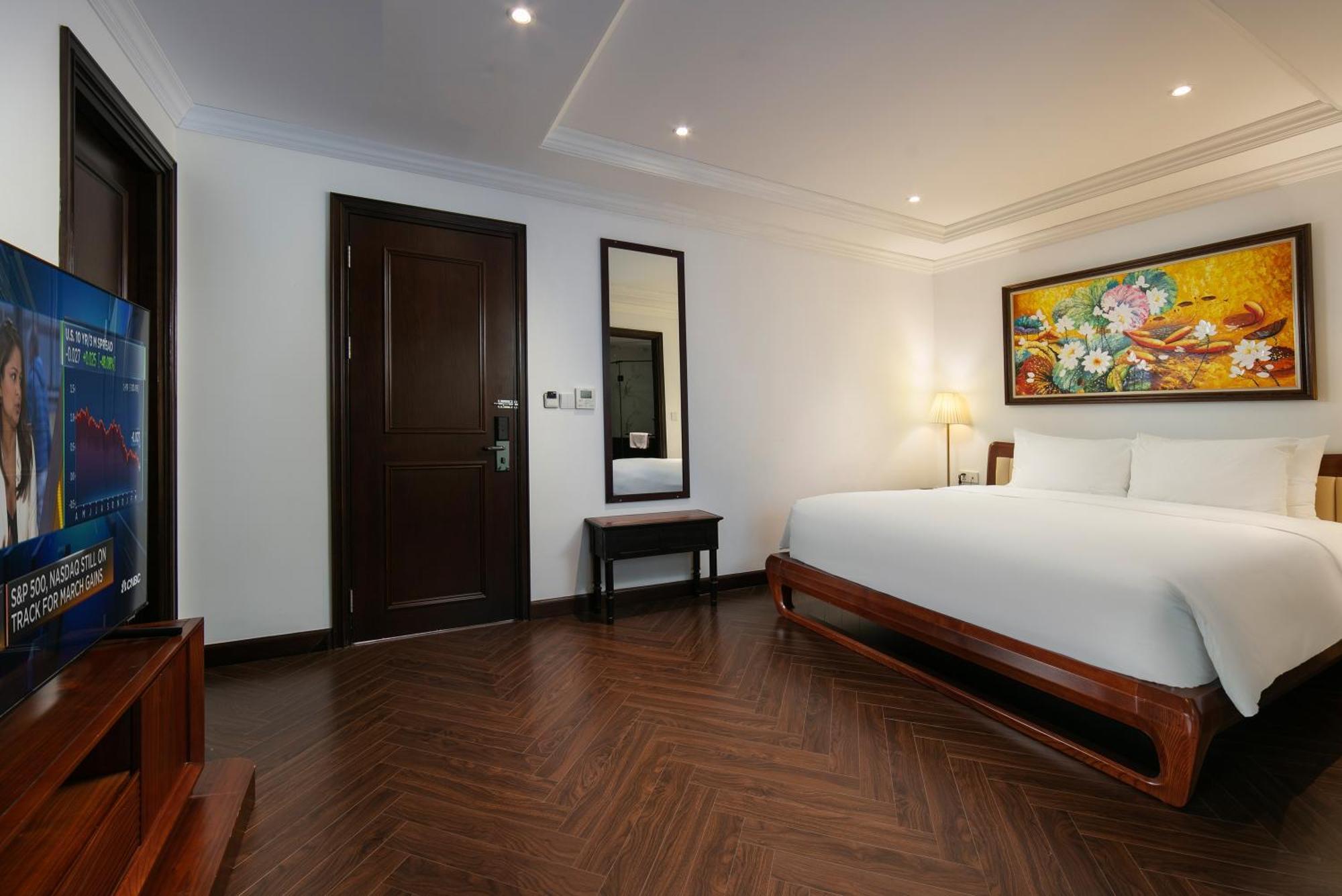 May De Ville Crown Hotel Ханой Экстерьер фото Deluxe Room