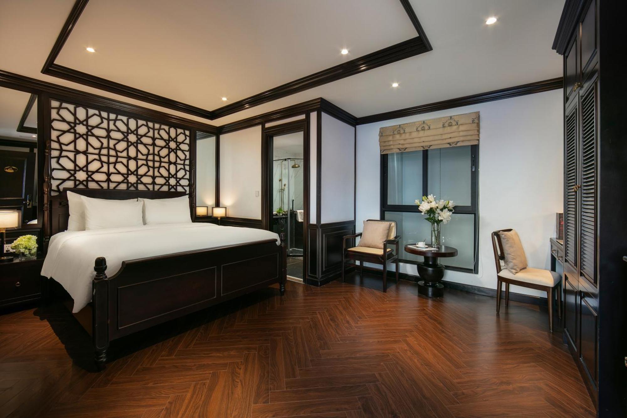 May De Ville Crown Hotel Ханой Экстерьер фото Deluxe Suite