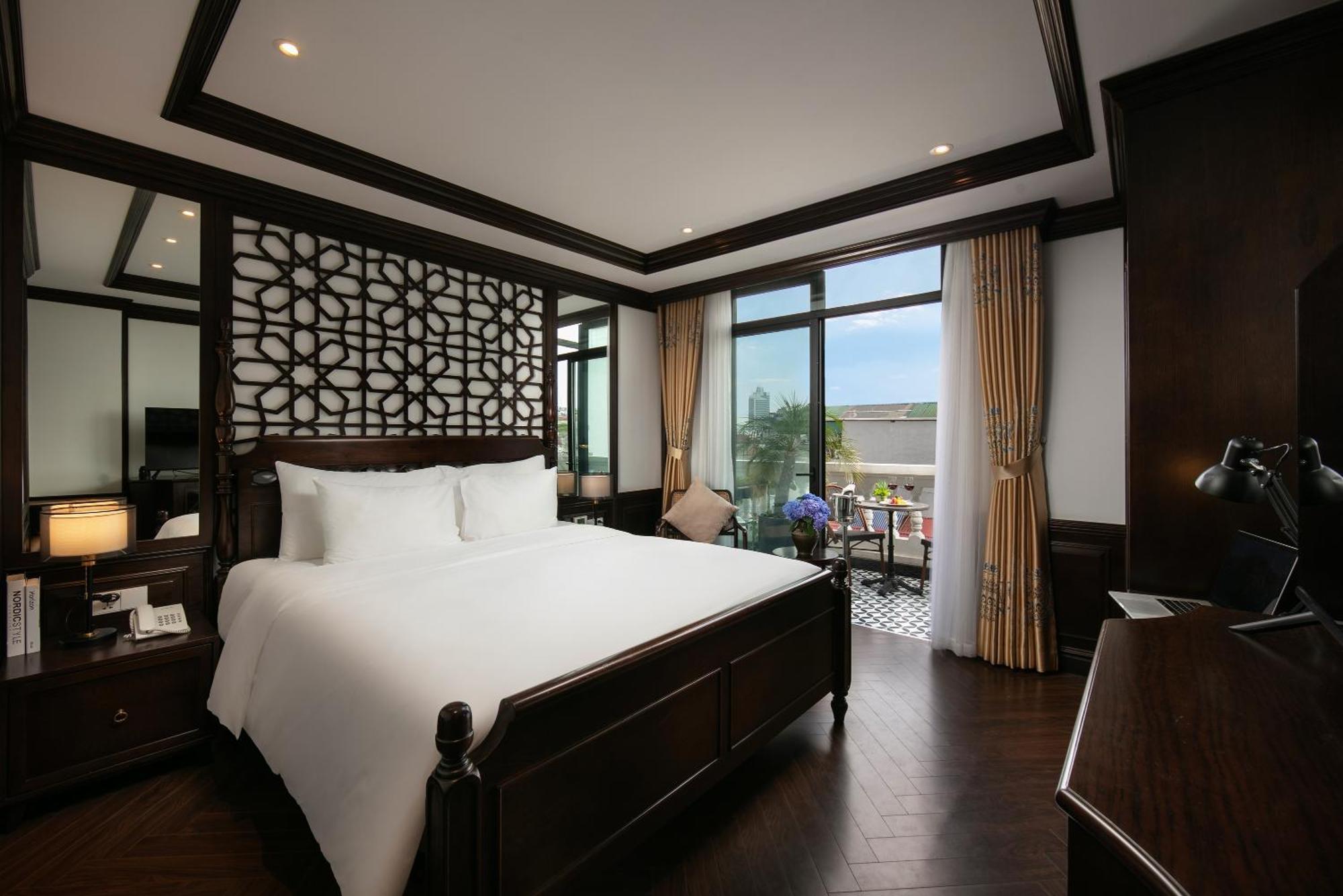 May De Ville Crown Hotel Ханой Экстерьер фото Deluxe Suite