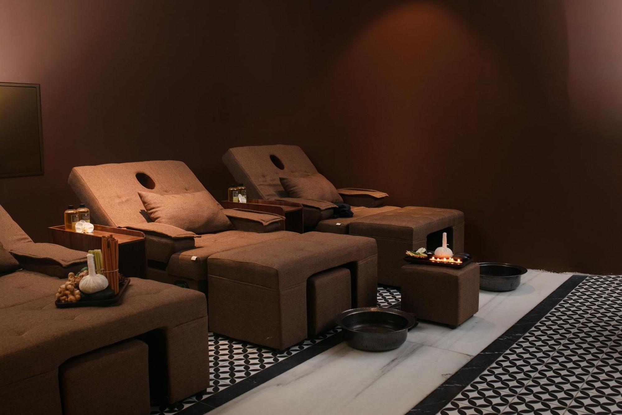 May De Ville Crown Hotel Ханой Экстерьер фото A spa in Bangkok, Thailand
